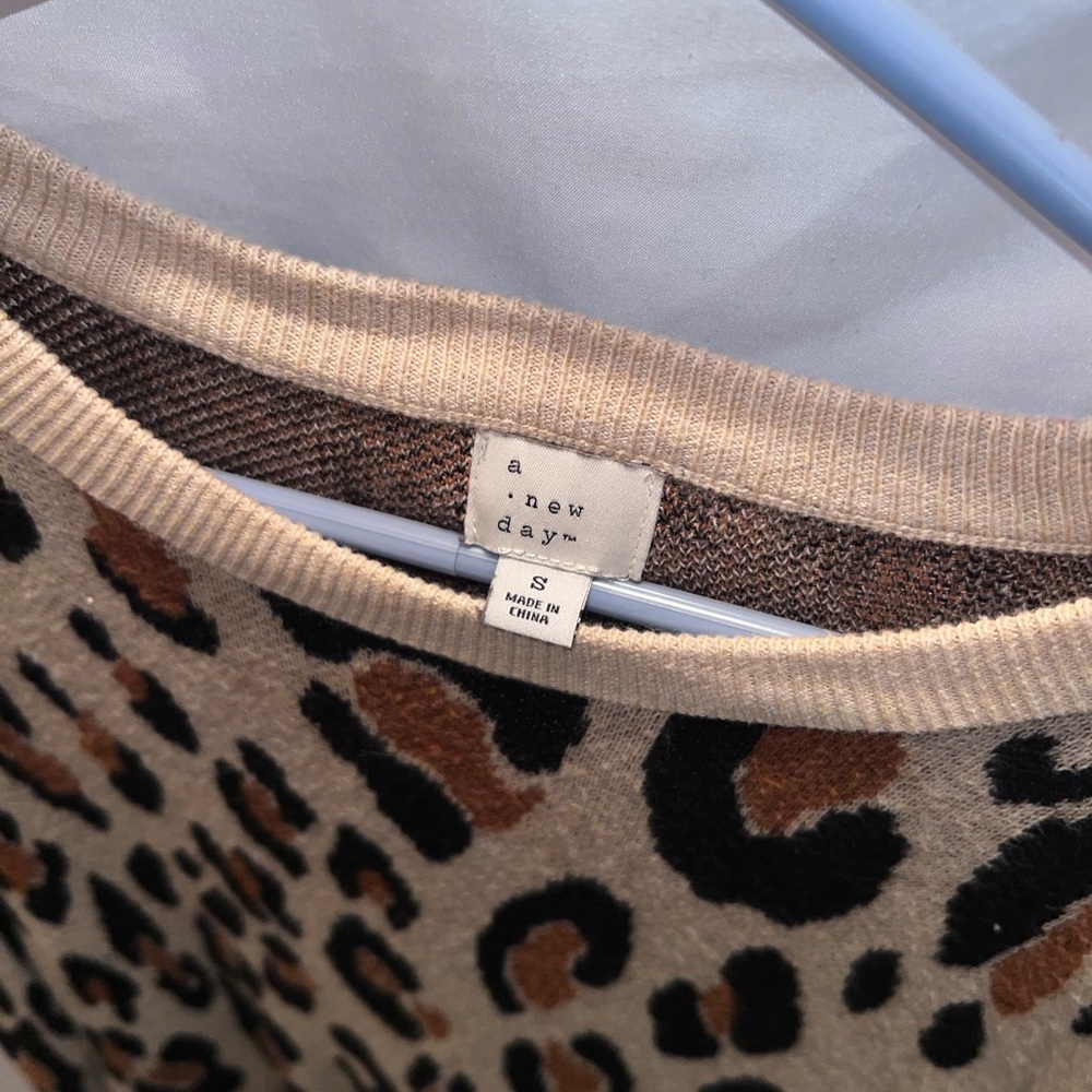 Cheetah Sweater - Picture 2 of 2